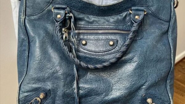 バレンシアガのバッグがベタつく原因と修理方法｜自宅でできる対処法とプロ修復の可否も解説｜ドクターレザープロワークス